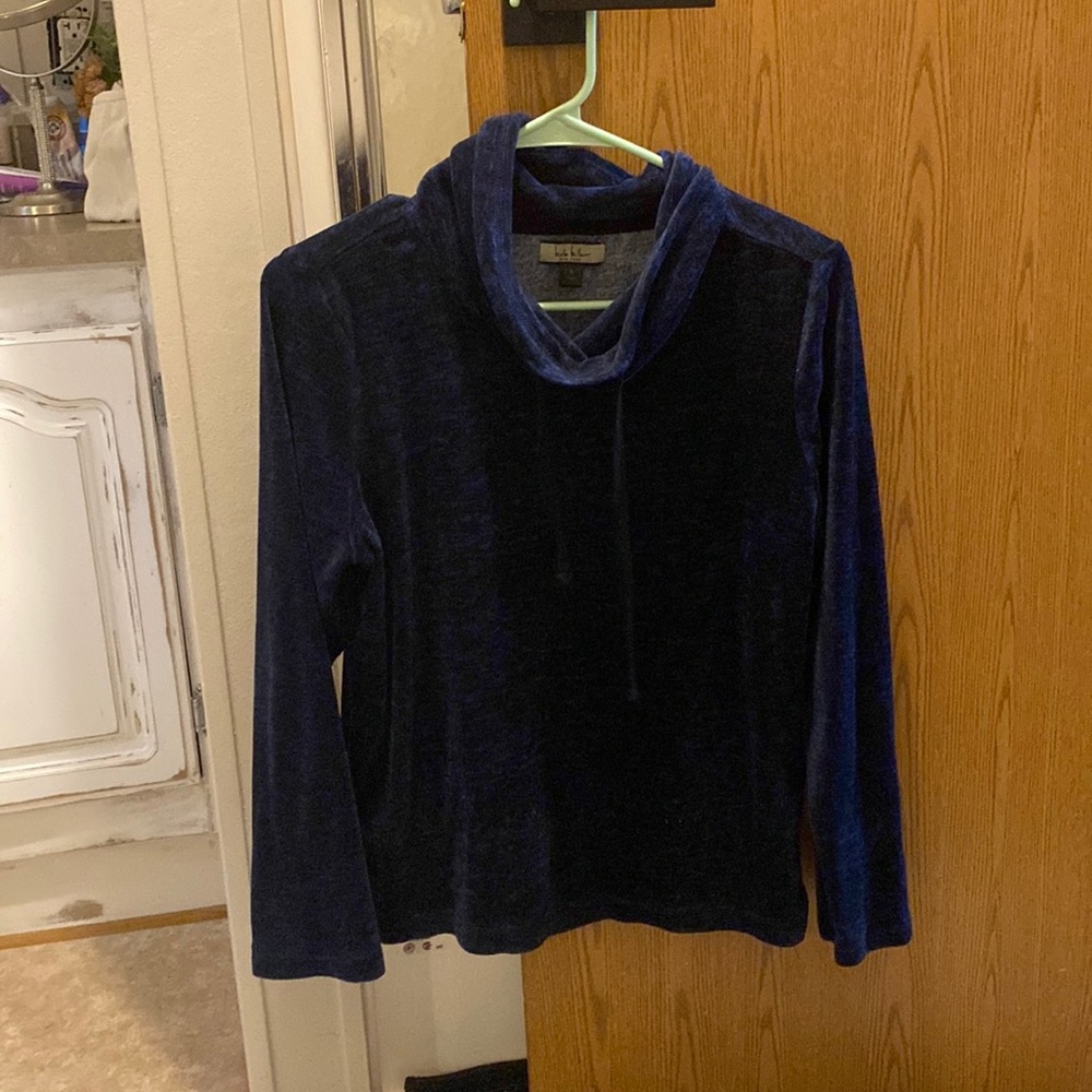 Soft blue sweater loose neck no hood small